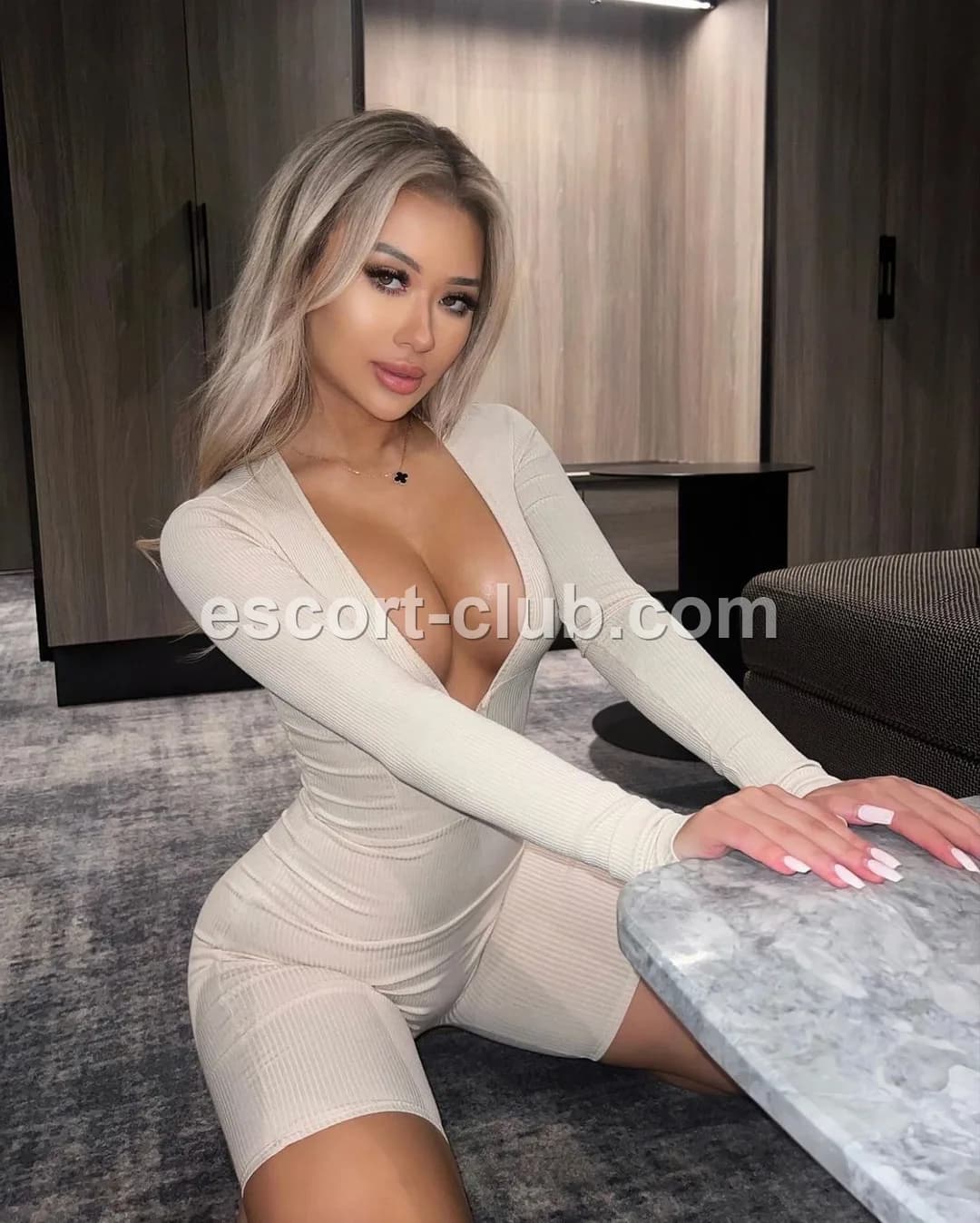 Louise — Liverpool escort photo 3