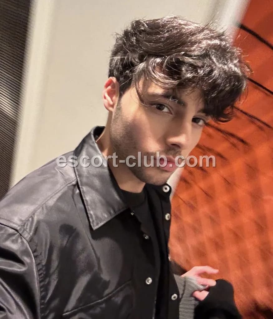 Lucas — Edinburgh escort photo 3