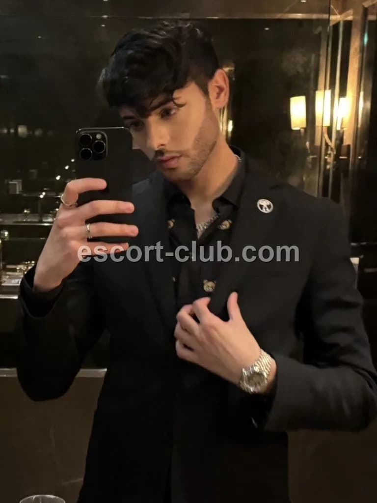 Lucas — Edinburgh escort photo 4
