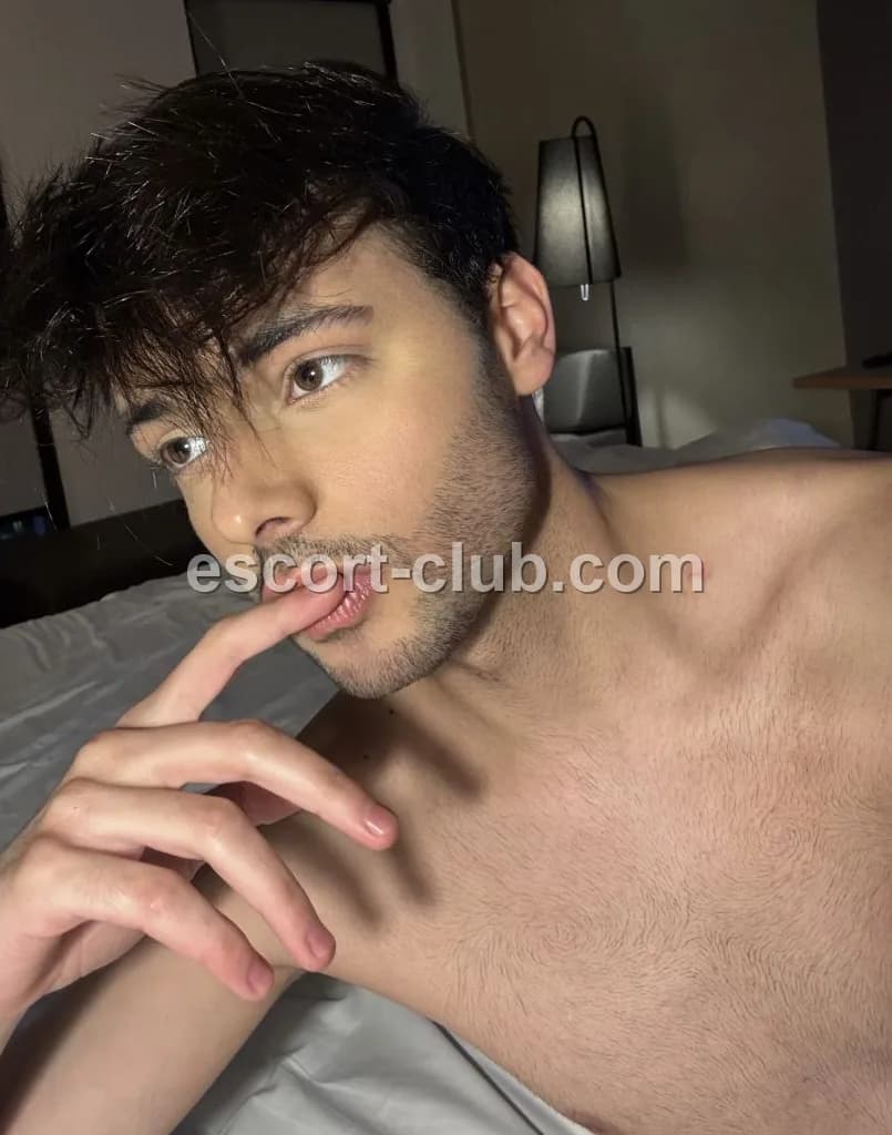 Lucas — Edinburgh escort photo 5