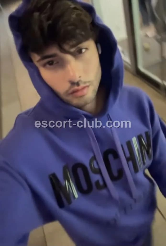 Lucas — Edinburgh escort photo 6