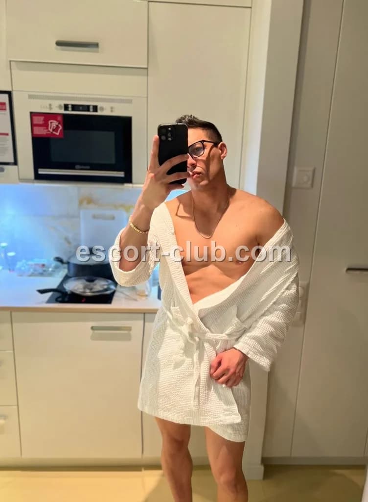 Luciano — Edinburgh escort photo 6