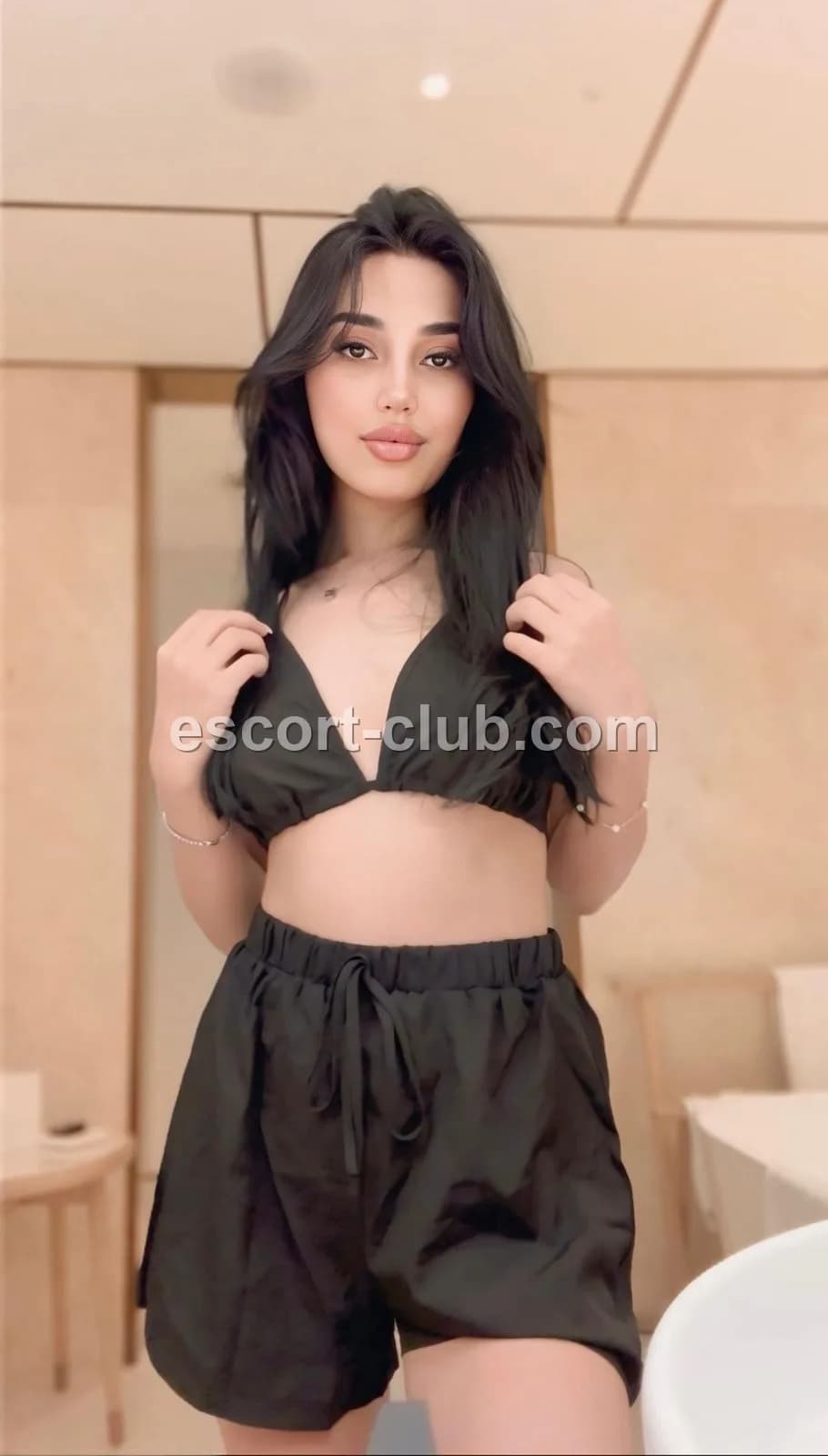Luiza — Edinburgh escort photo 2