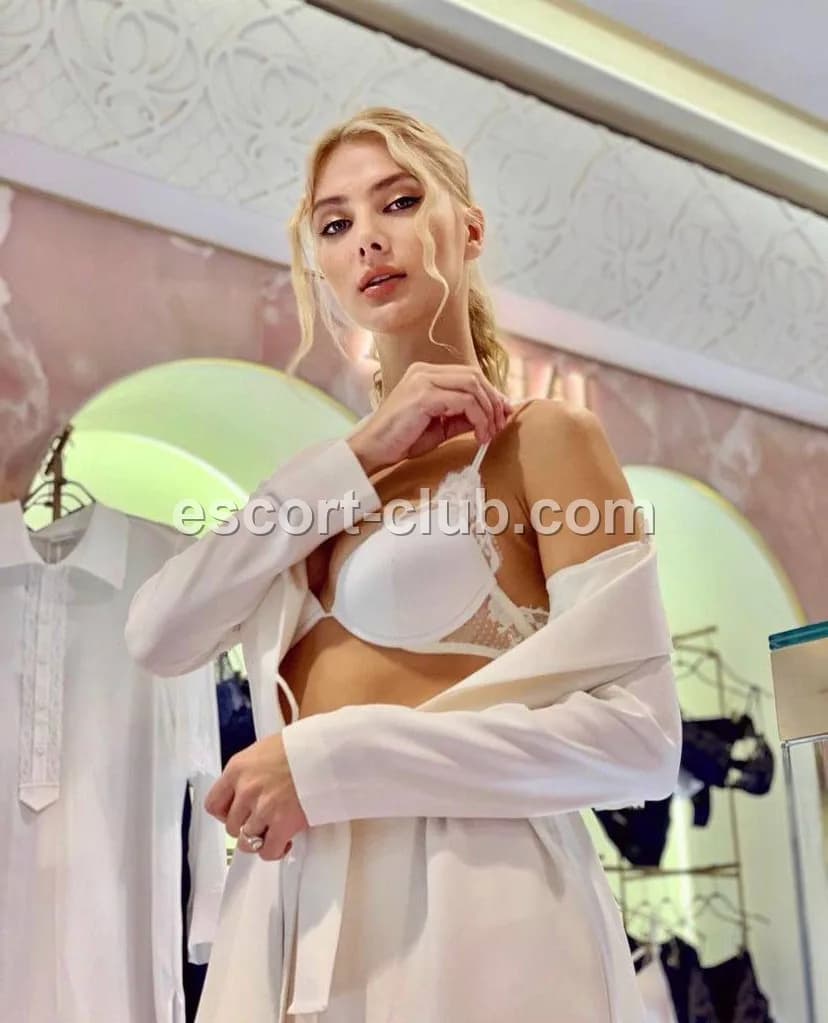 Lyudmila — Dubai escort photo 6