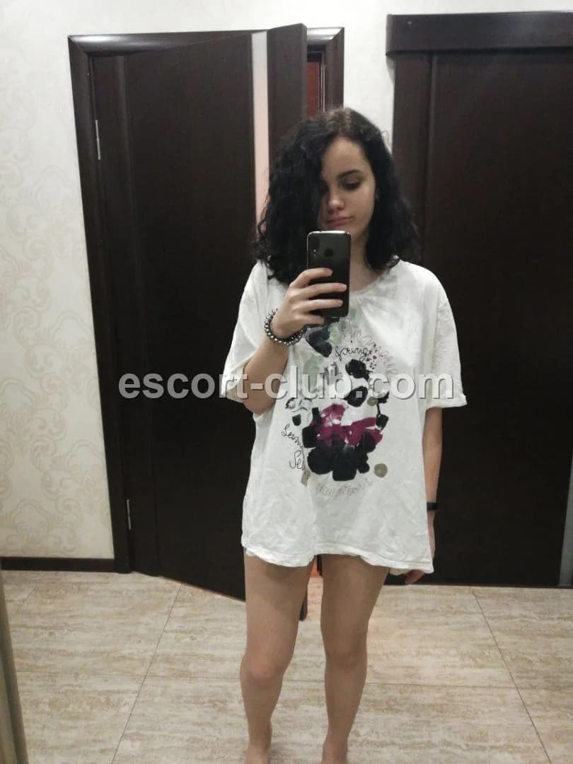 Mariannaa — Liverpool escort photo 4