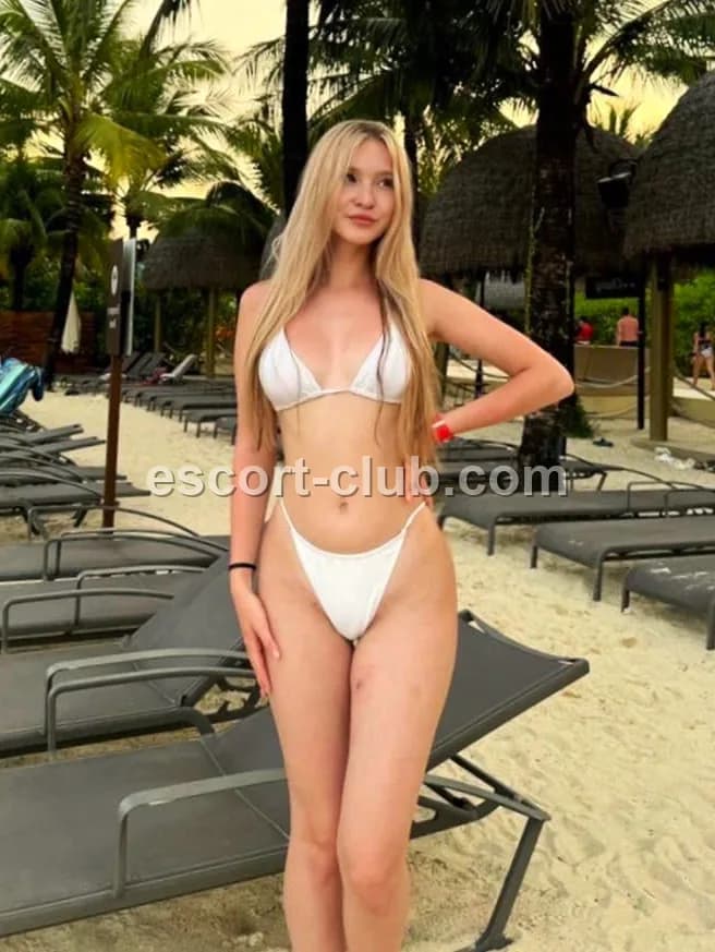 Masha — Belfast escort photo 1