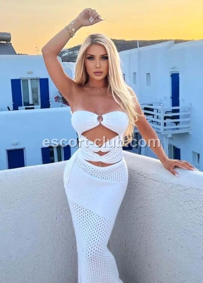 Masha — Leeds escort photo 6