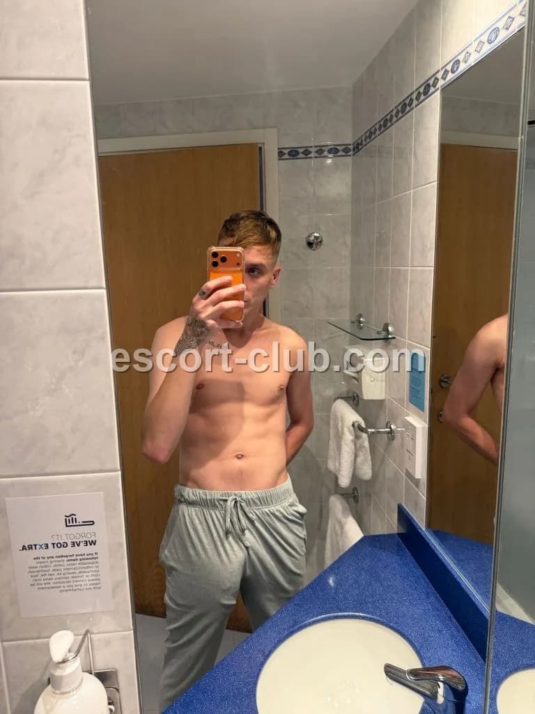 Mason — Edinburgh escort photo 2