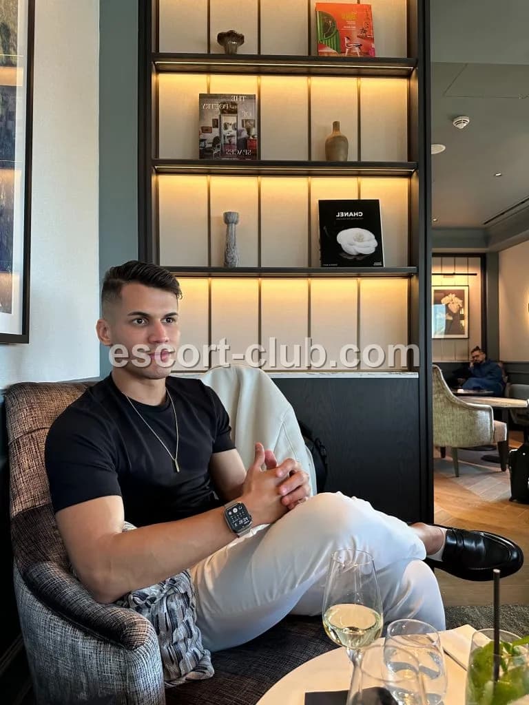 Mathew — Edinburgh escort photo 4