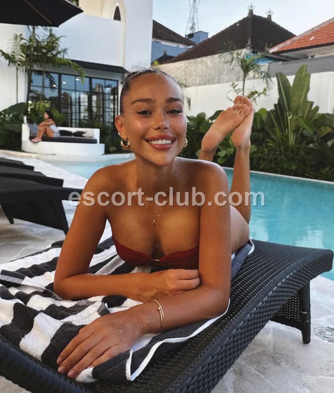 Mayya — Belfast escort photo 4