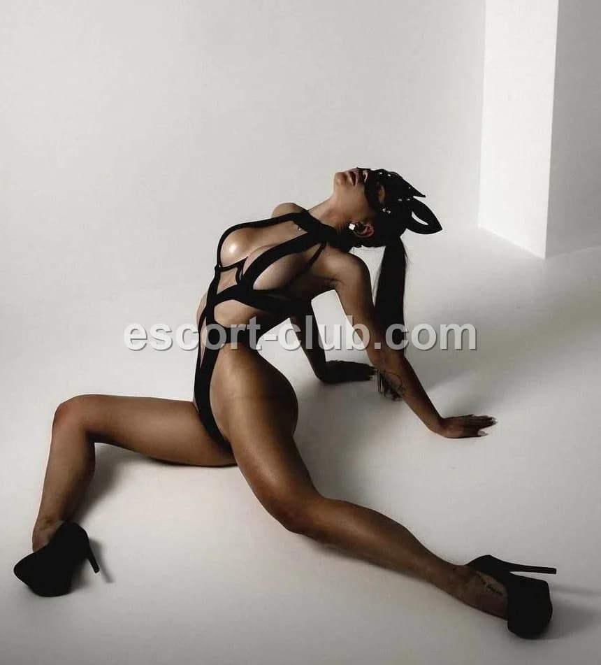 Melak — Ajman escort photo 6