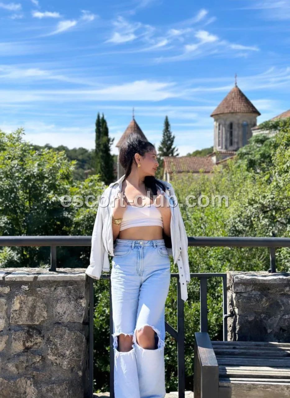 Meyzi — escort in Abu Dhabi
