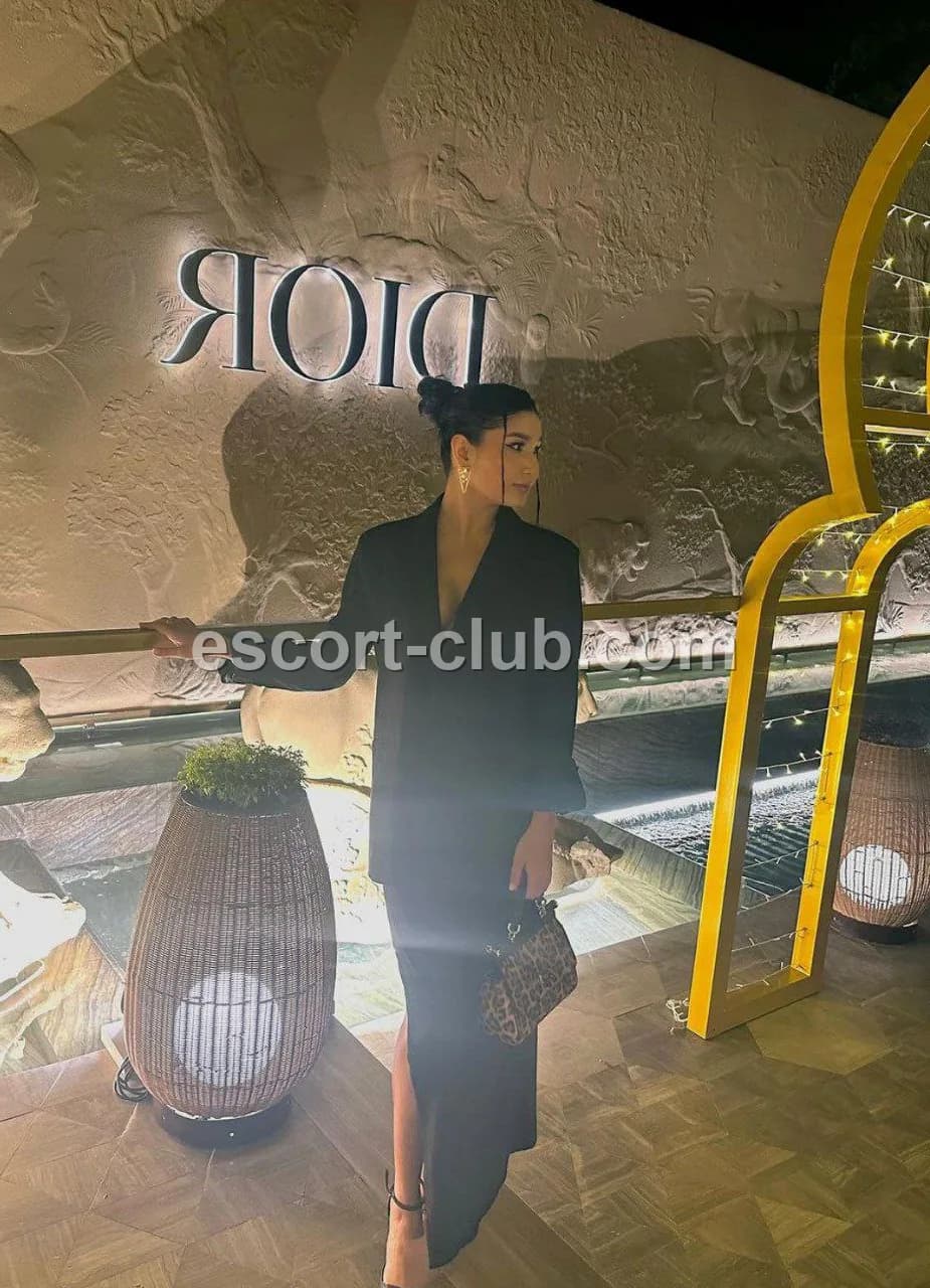 Meyzi — Abu Dhabi escort photo 6