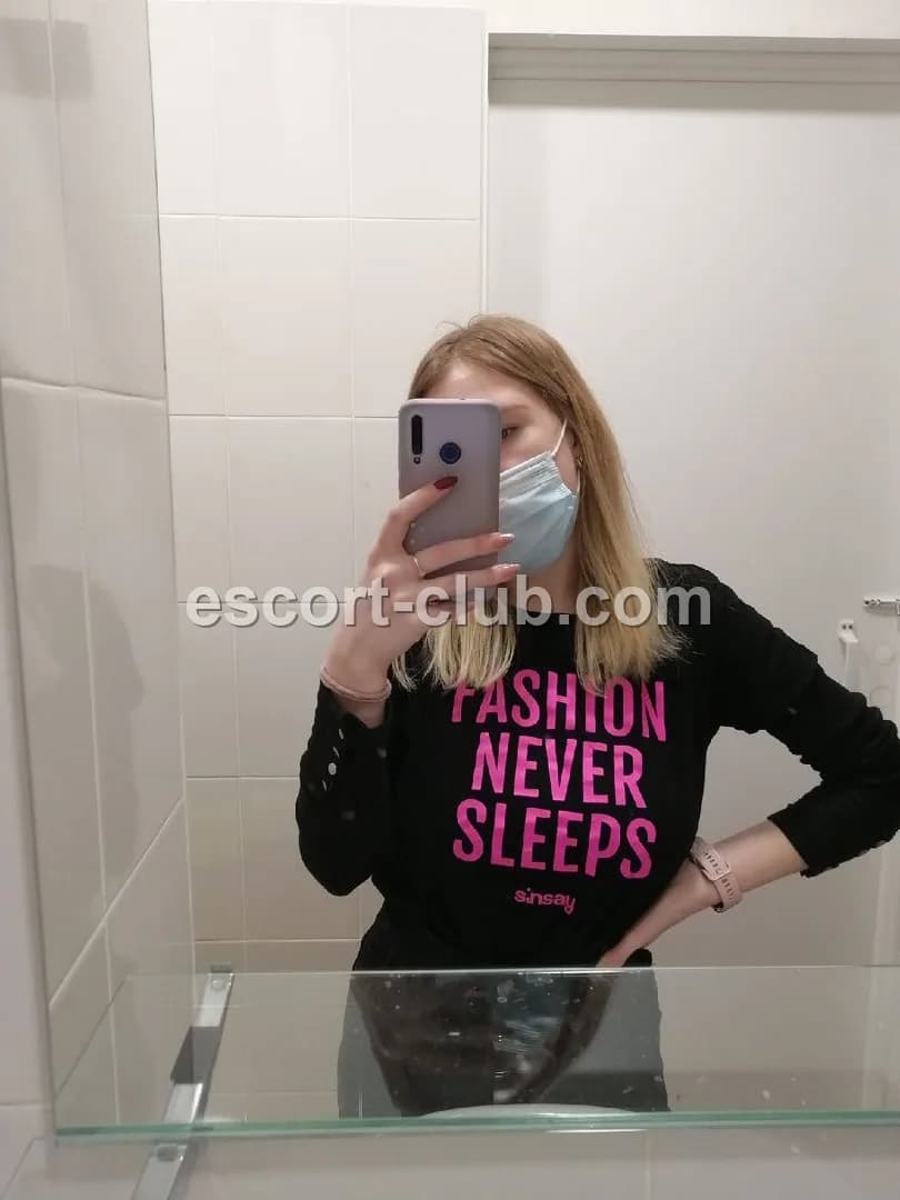 Milana — Liverpool escort photo 5