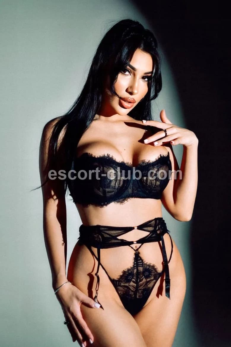 Naomi — escort in Ajman