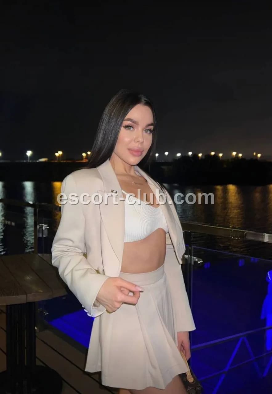 Natasha — Birmingham escort photo 3