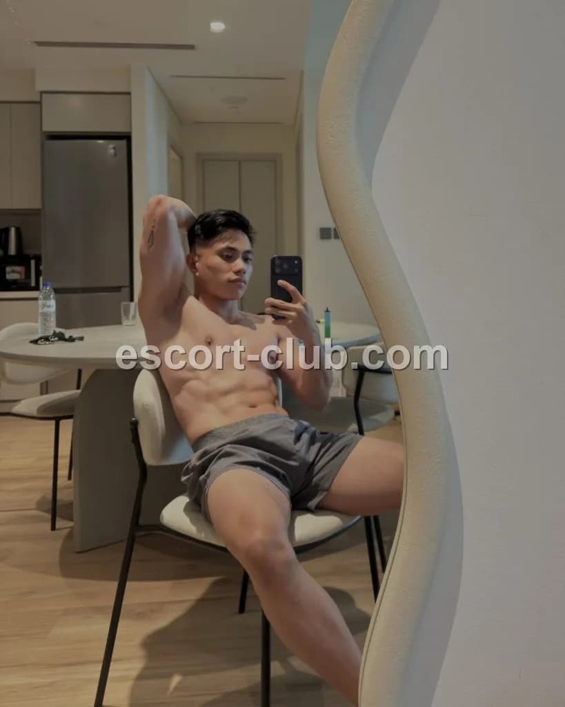 Nico — Edinburgh escort photo 5