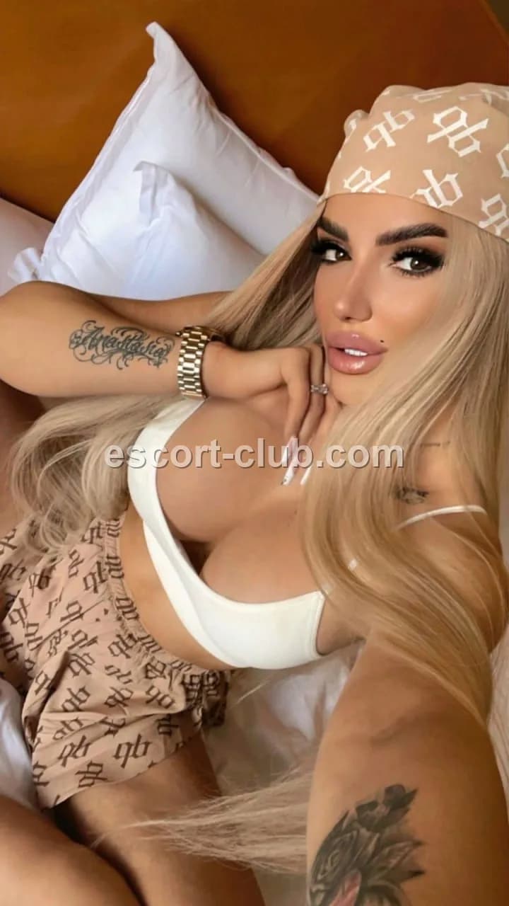 Nika — Nottingham escort photo 6
