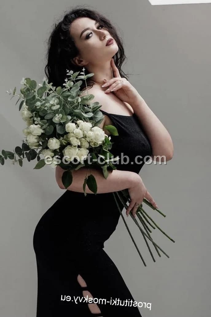 Nina — London escort photo 2