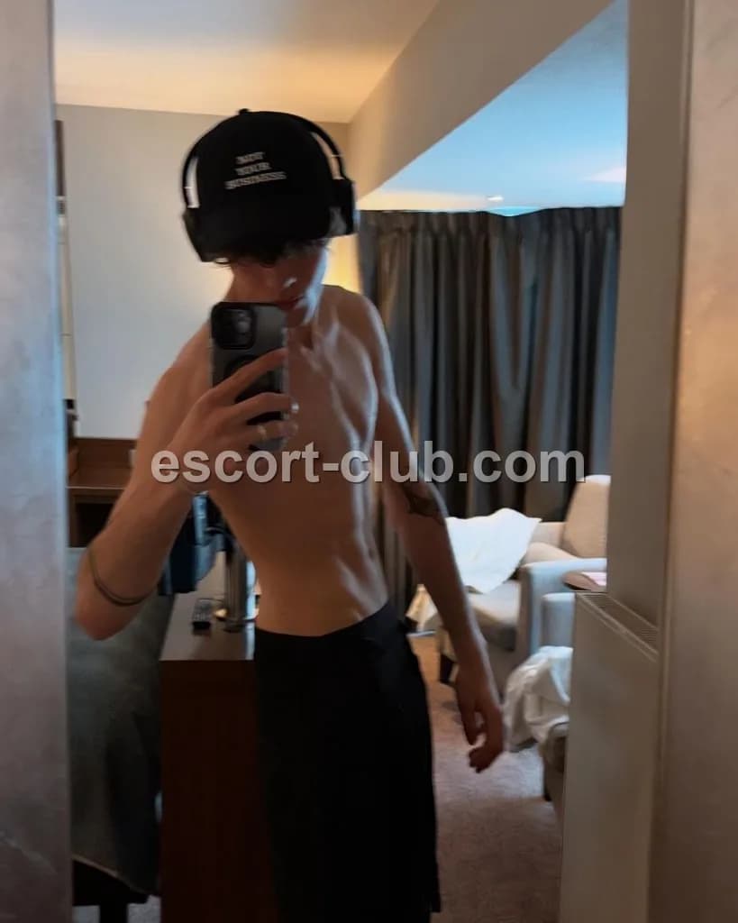 Noel — Edinburgh escort photo 6