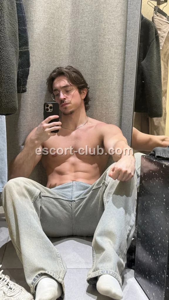Occitan — Edinburgh escort photo 6
