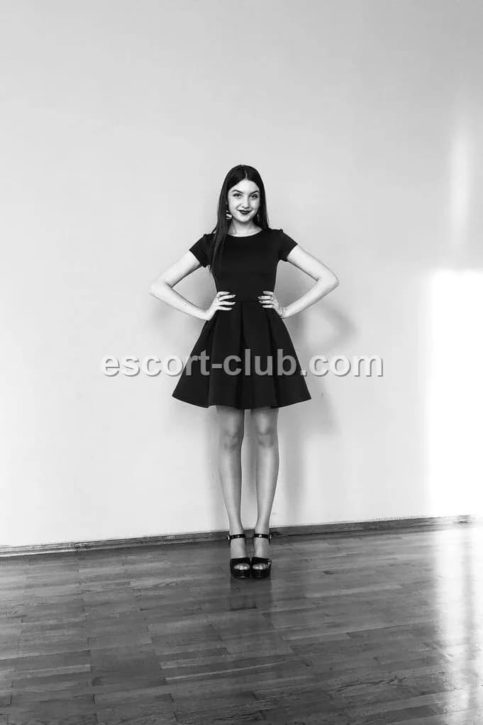 Oksanae — Glasgow escort photo 1