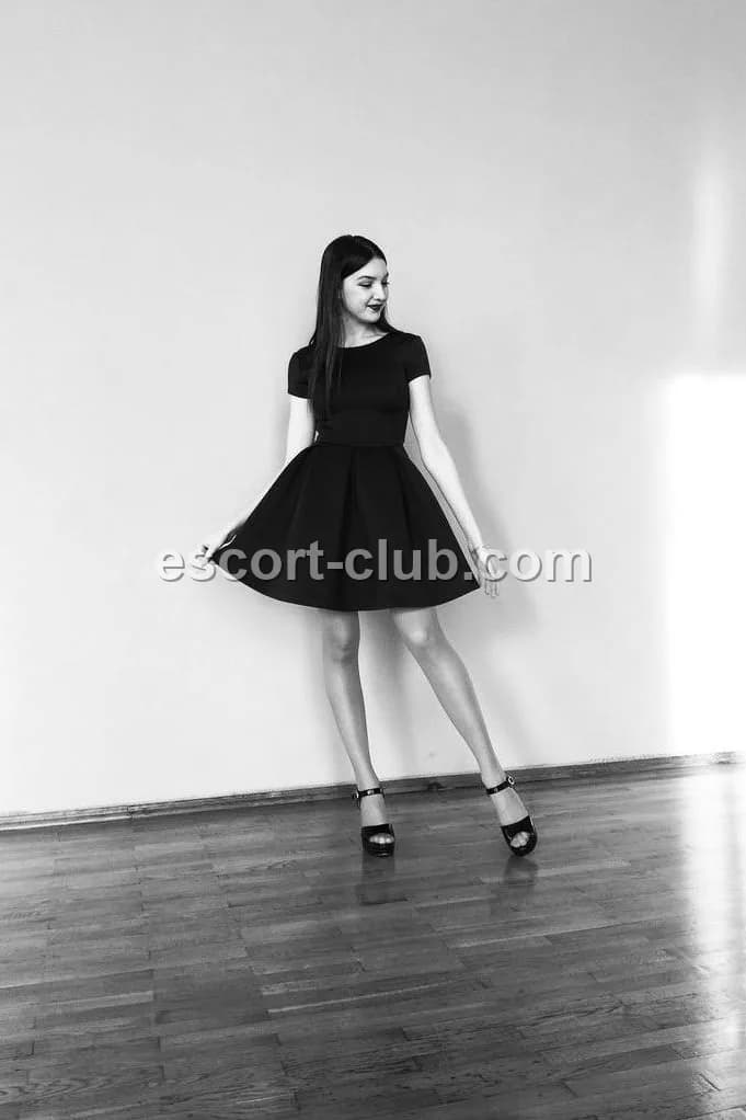 Oksanae — Glasgow escort photo 2