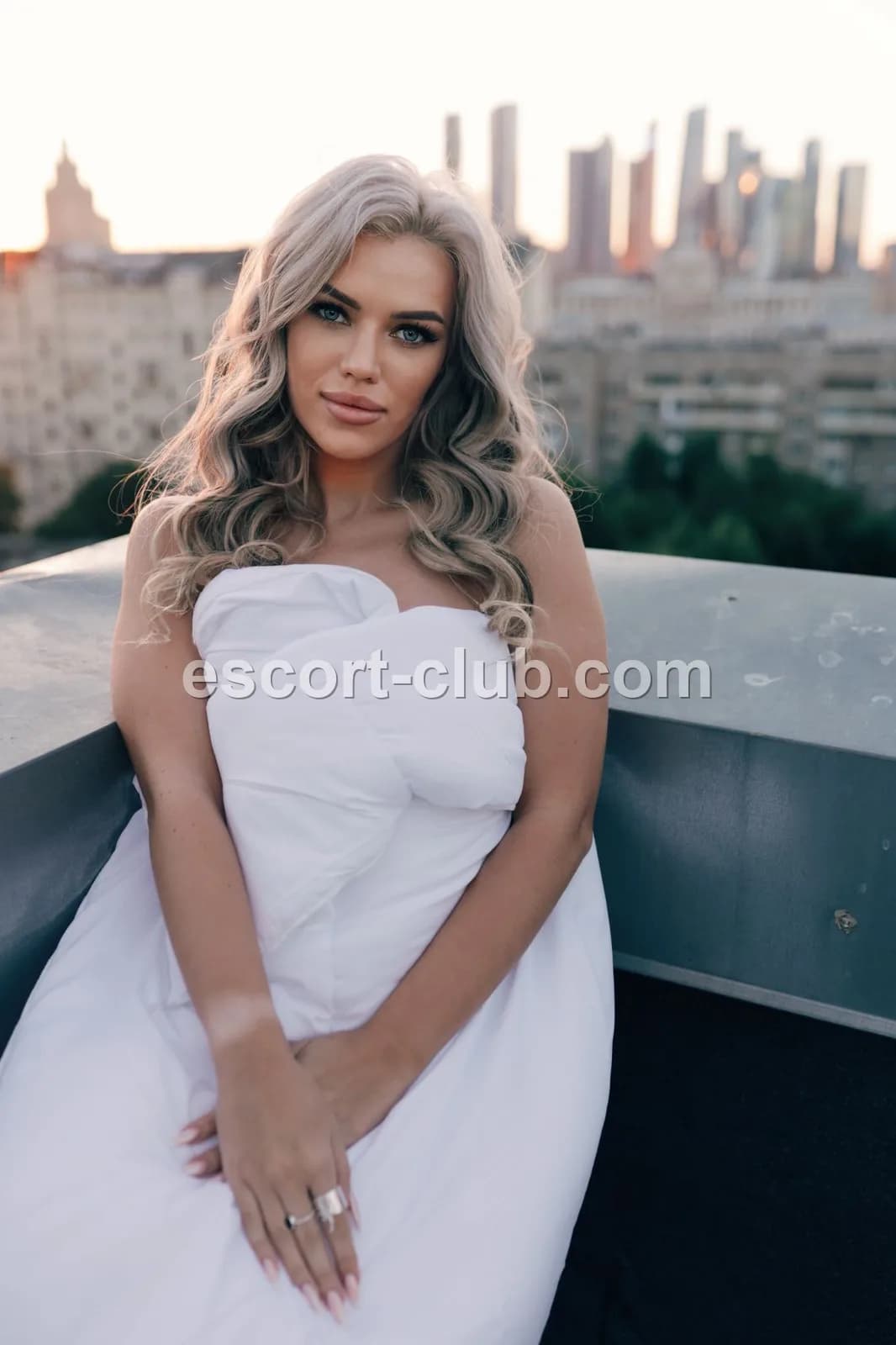 Oksi — escort in Hong Kong