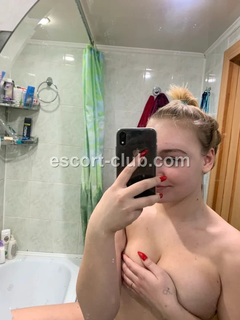 Olesya — escort in Edinburgh