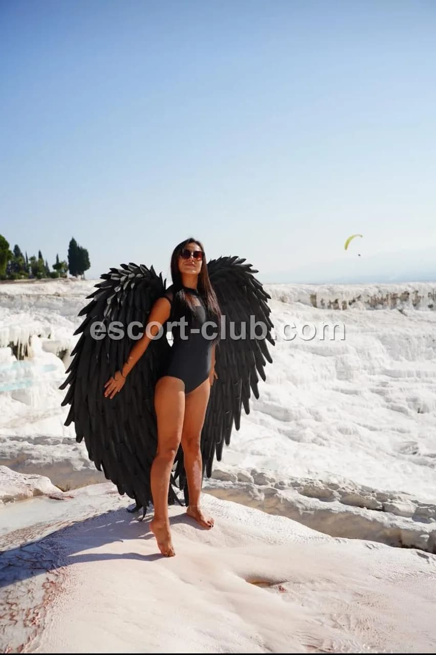 Paula — Abu Dhabi escort photo 4