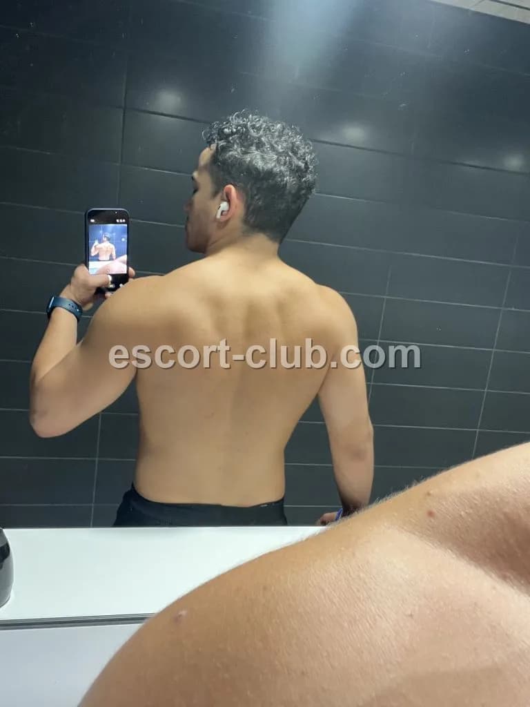 Petit — Liverpool escort photo 2
