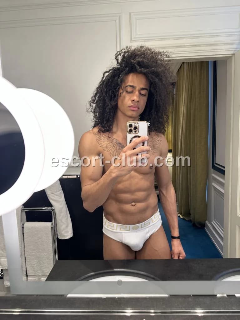 Pietro — escort in Liverpool