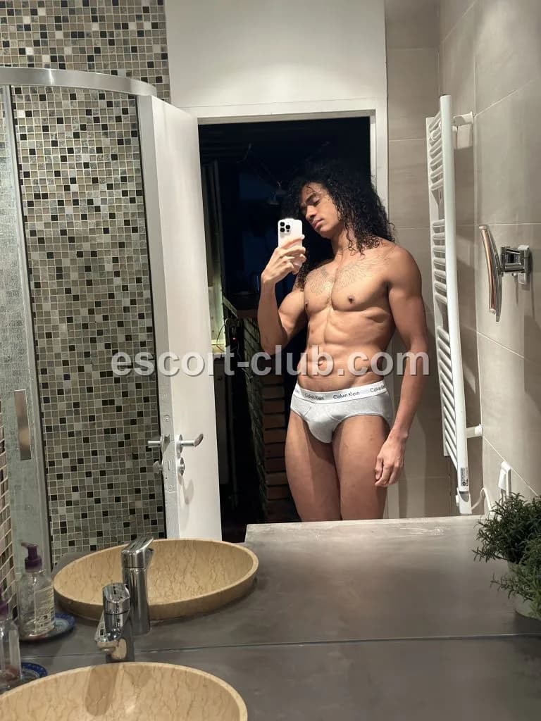 Pietro — Liverpool escort photo 2