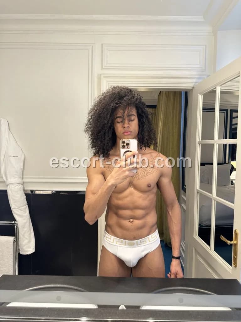 Pietro — Liverpool escort photo 6
