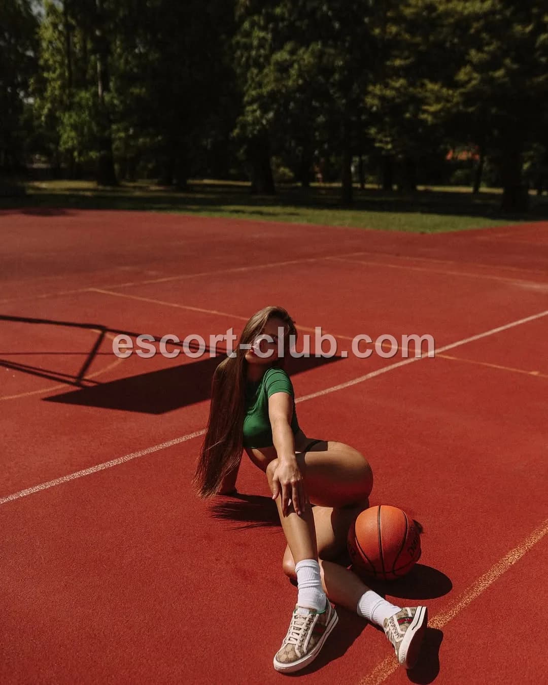 Sofa — Abu Dhabi escort photo 4