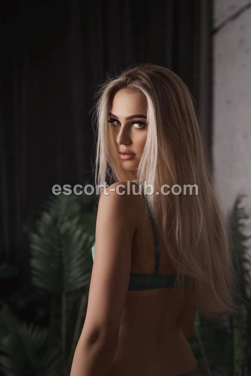 Solenne — Liverpool escort photo 5