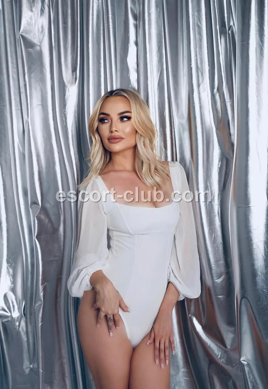 Stasy — Edinburgh escort photo 2