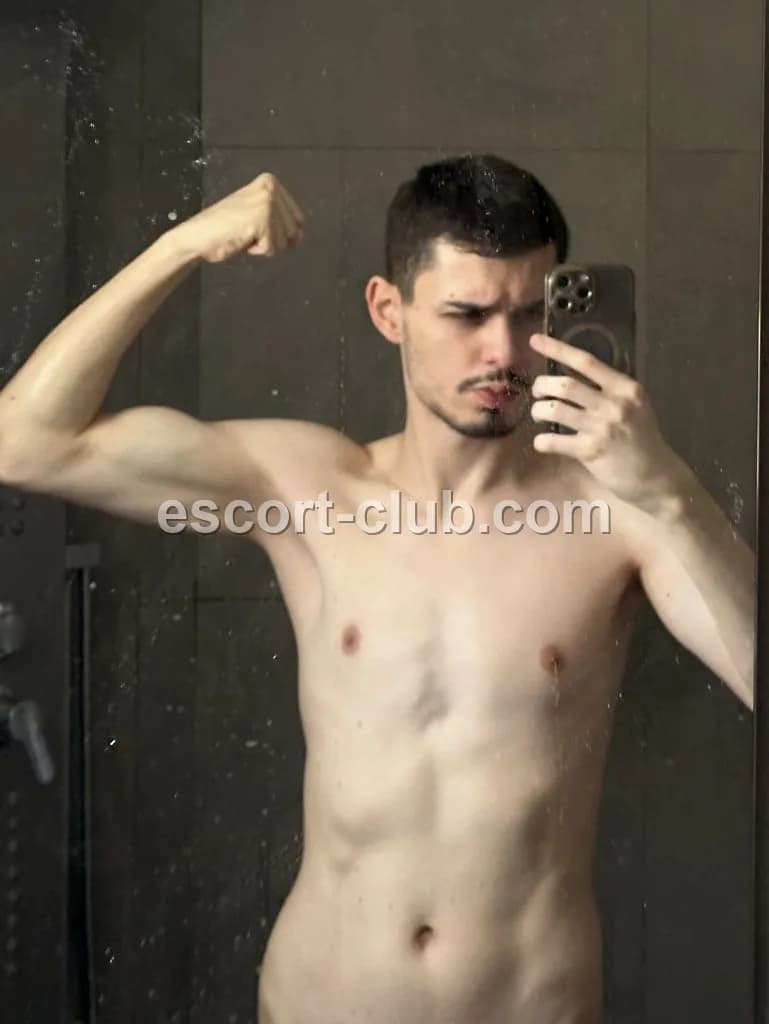 Tarik — Nottingham escort photo 4
