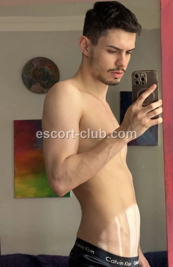 Tarik — Nottingham escort photo 6