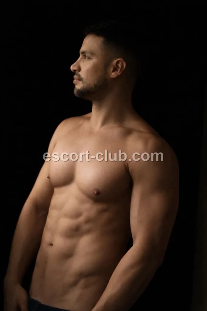 Thiago — Dubai escort photo 5