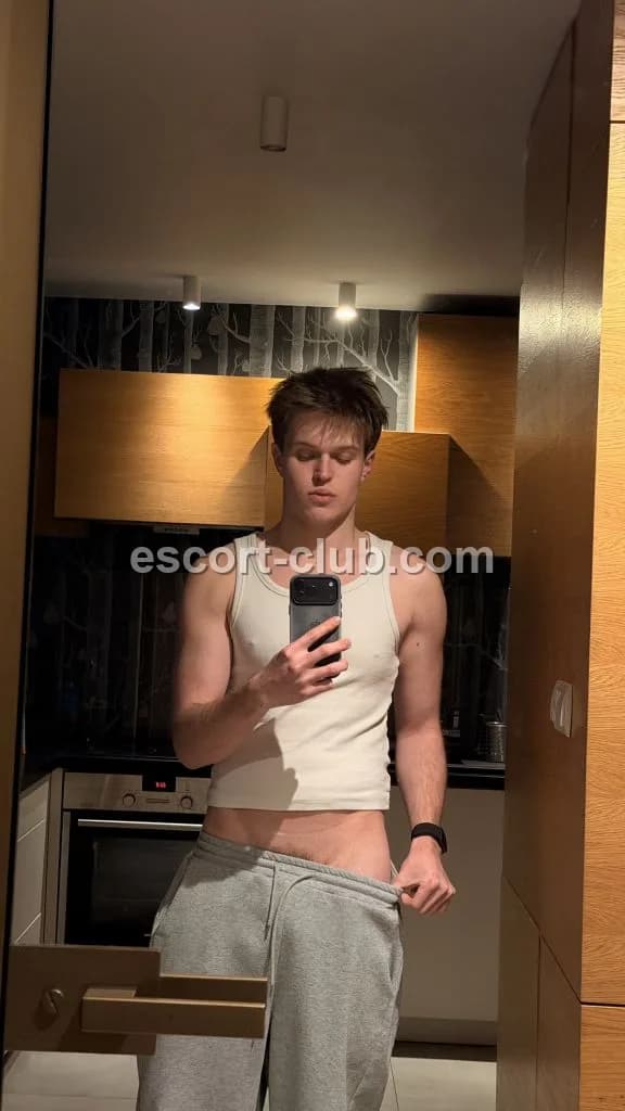 Thomas — Dubai escort photo 2