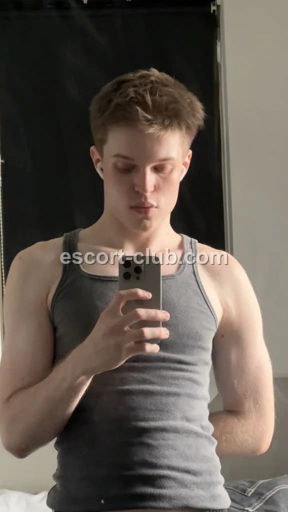 Thomas — Dubai escort photo 4