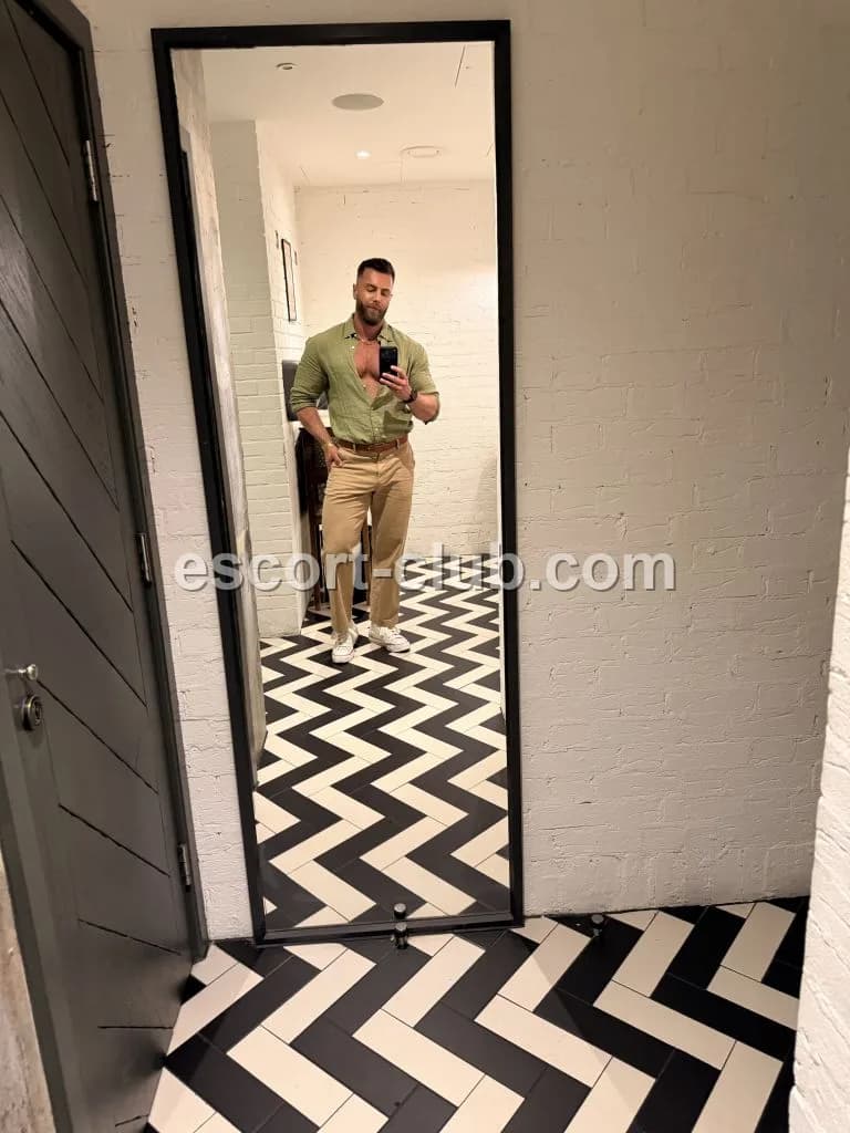 Tobias — Dubai escort photo 6
