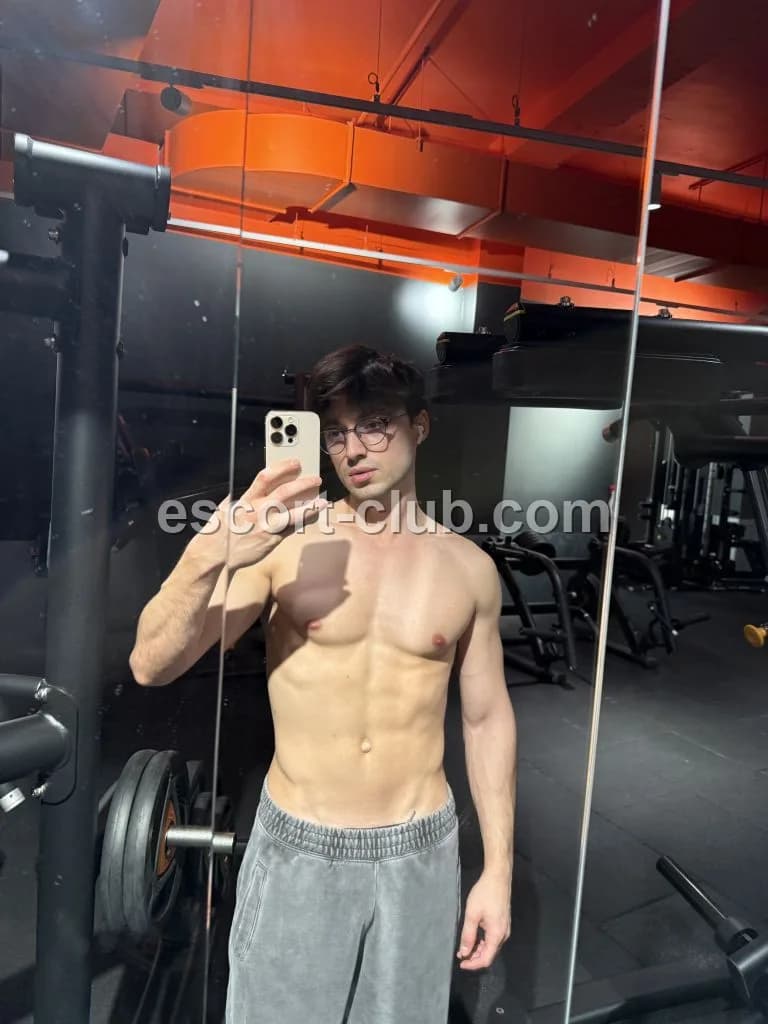 Tom — Dubai escort photo 2
