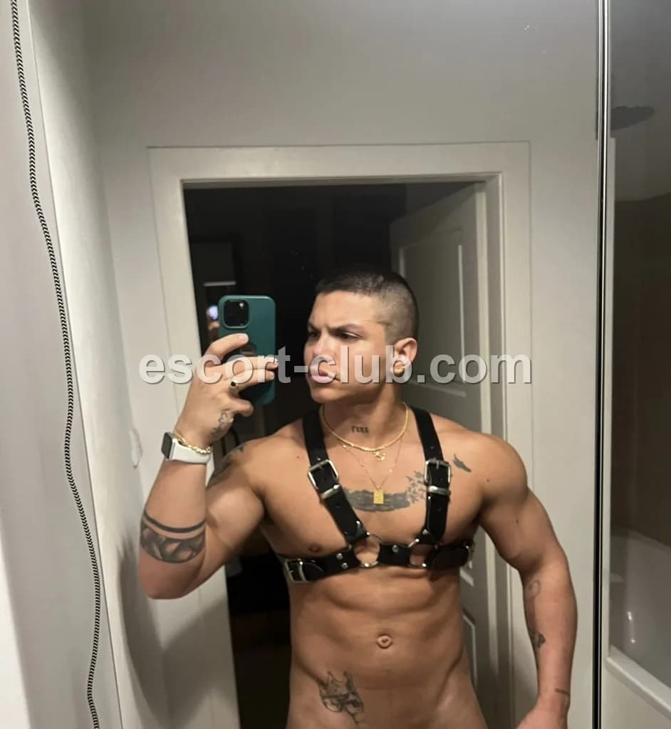 Tommy — Abu Dhabi escort photo 3