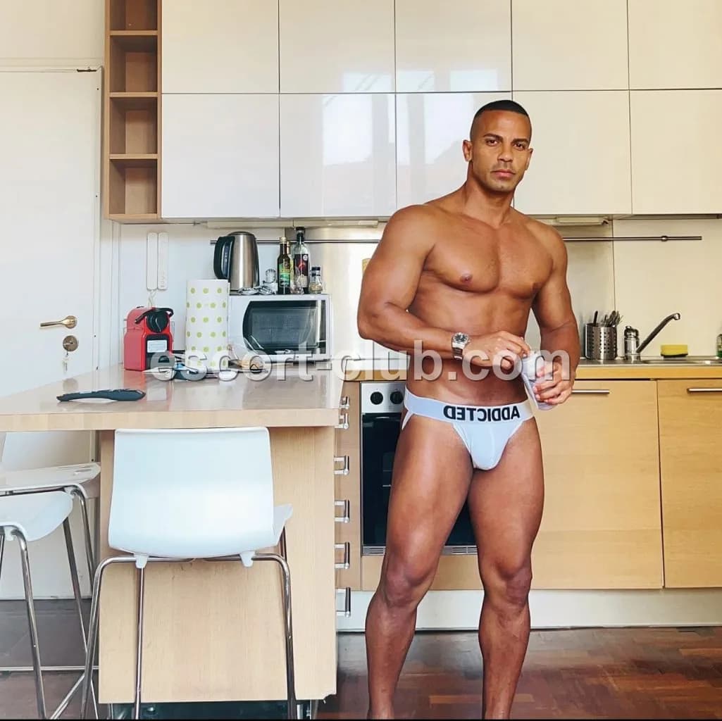 Tony — escort in Abu Dhabi