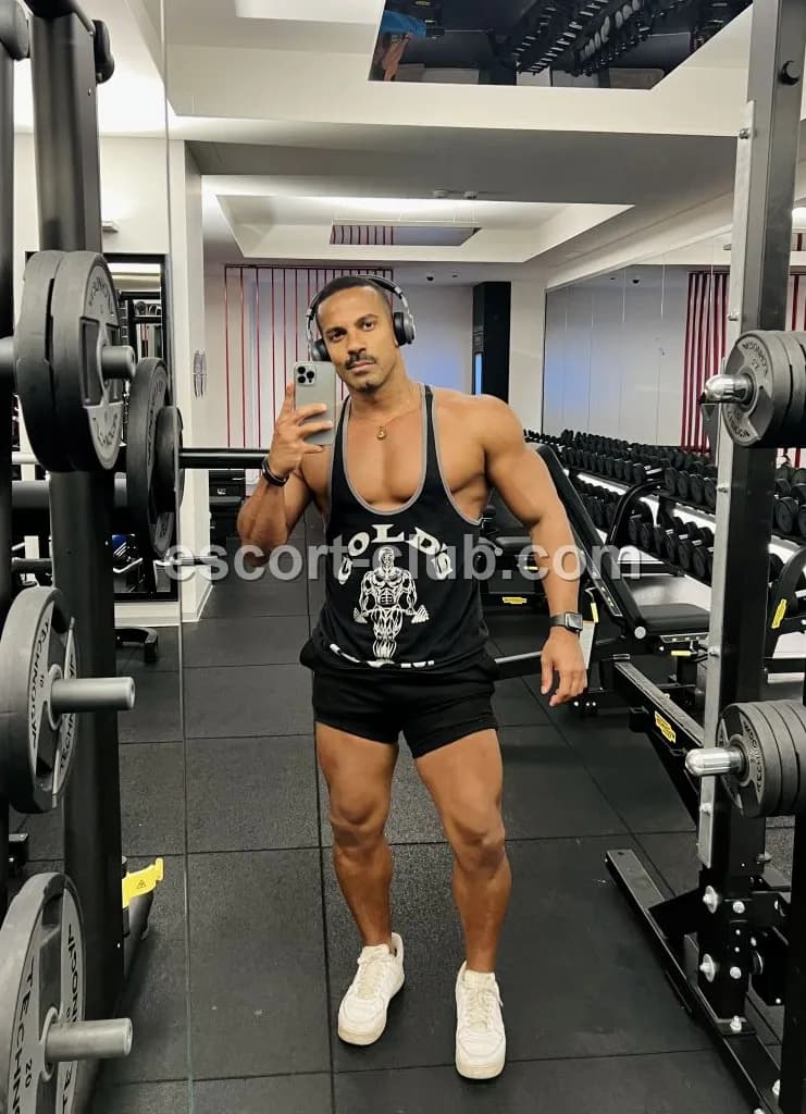 Tony — Abu Dhabi escort photo 5