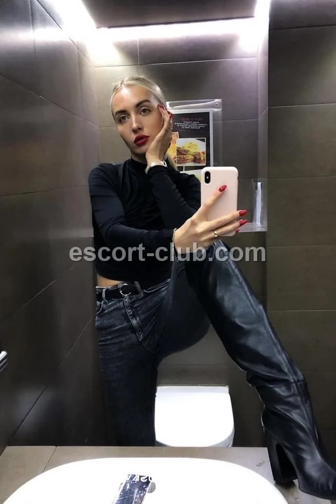 Tonya — Aberdeen escort photo 5