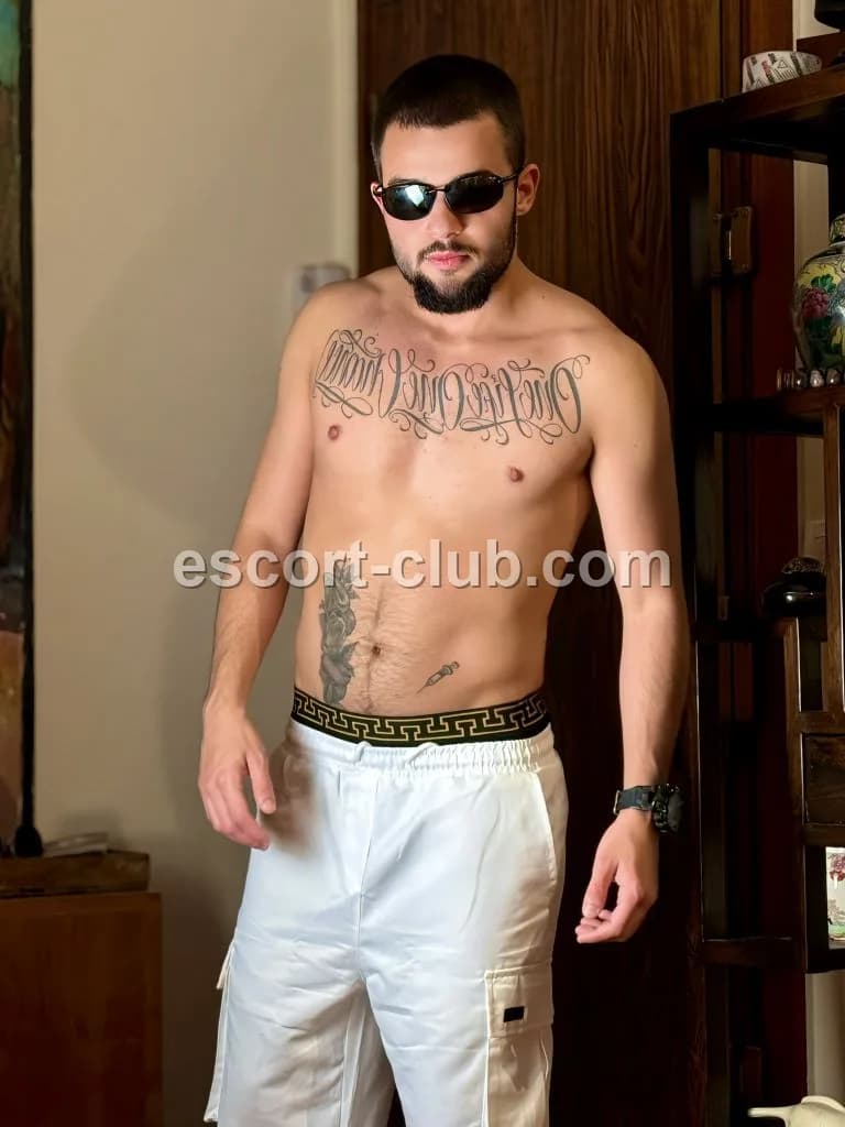 Travis — Abu Dhabi escort photo 6