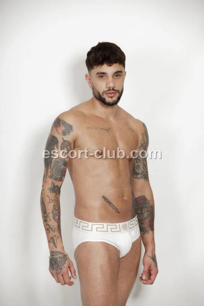 Tristan — Abu Dhabi escort photo 2